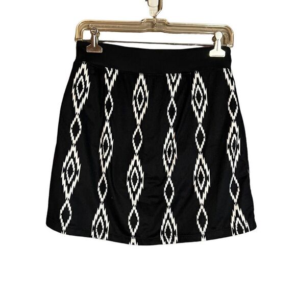 3 for $30! Seg’ments luxe black & white skort - Picture 4 of 8